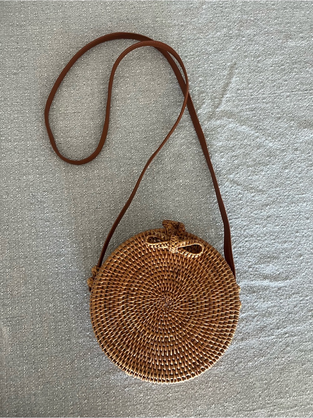 UNBRANDED • round rattan woven crossbody purse - Picture 2 of 9